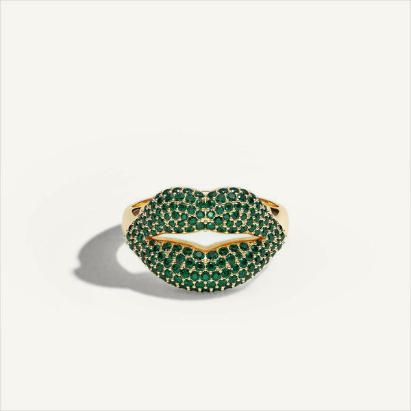 Just Lips pavé ring in 18K yellow gold with deep forest green coloured diamonds