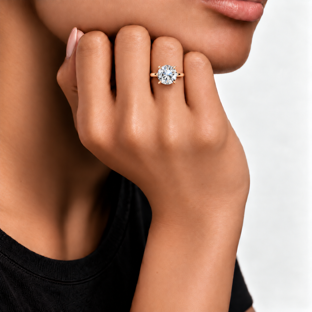 Velune – 18K rose gold ring worn on model – OR-HH-007