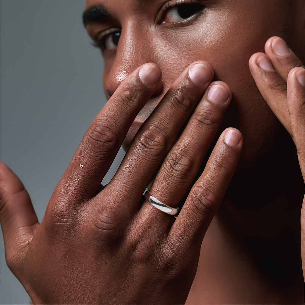 ARCADIA 4 mm — male model wearing 18K white gold wedding band, original photograph
