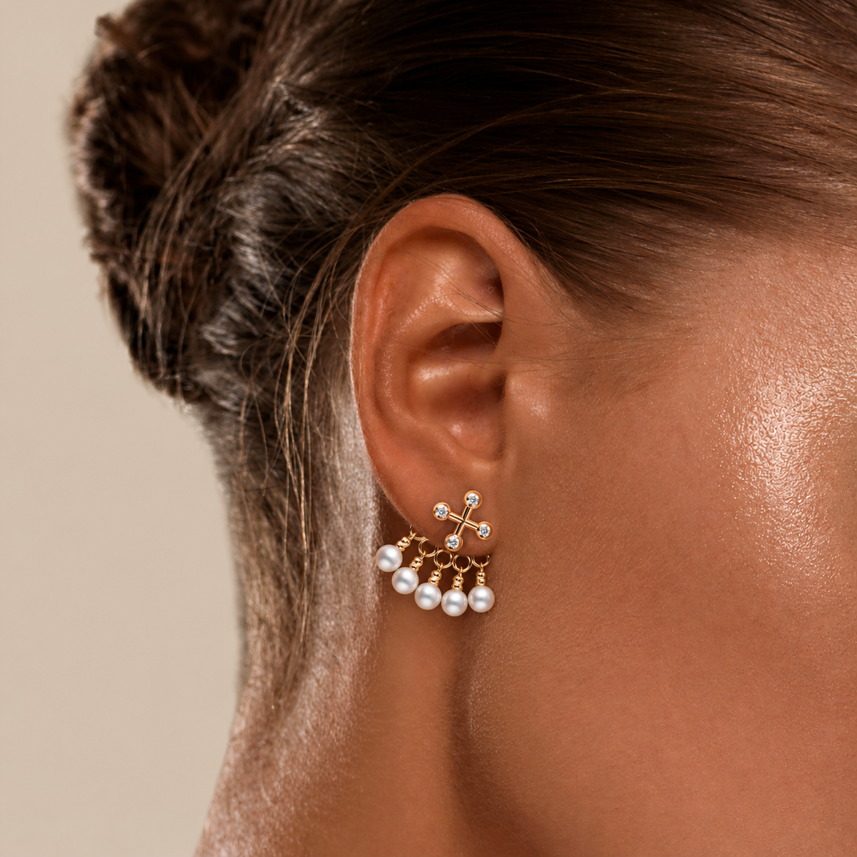 Barbelle Backdrop Ear Studs – Akoya Pearl – on-model