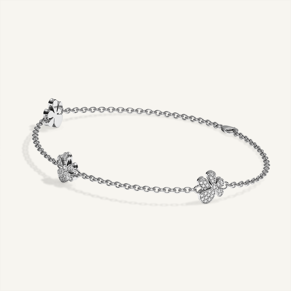 Gisela Pavé Flower Bracelet – White Gold product view 3