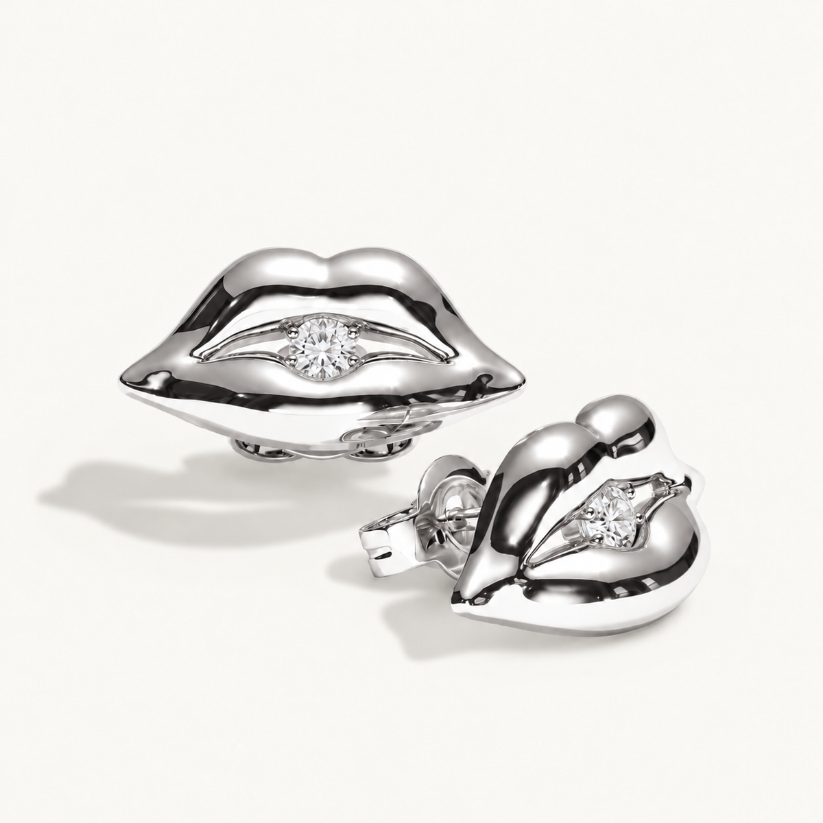 Grand diamond bite studs – 18K white gold angle 1