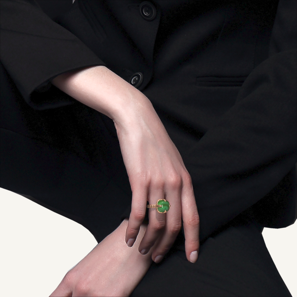 Molekules ring in rose gold with cushion-shaped malachite, worn on hand