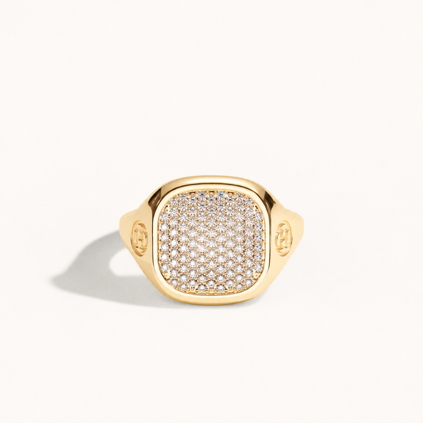 Monogram Signet Pavé Ring in 18k yellow gold with diamonds – front view