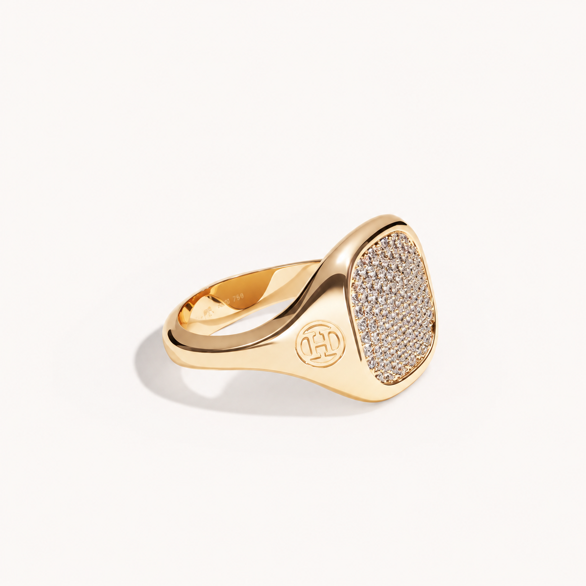 Monogram Signet Pavé Ring in 18k yellow gold with diamonds – three-quarter view