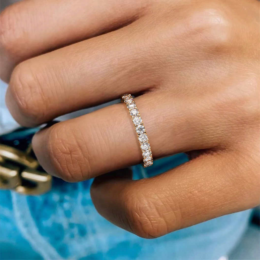 MONTE M25 3 mm diamond eternity ring in 18K rose gold — original lifestyle photograph