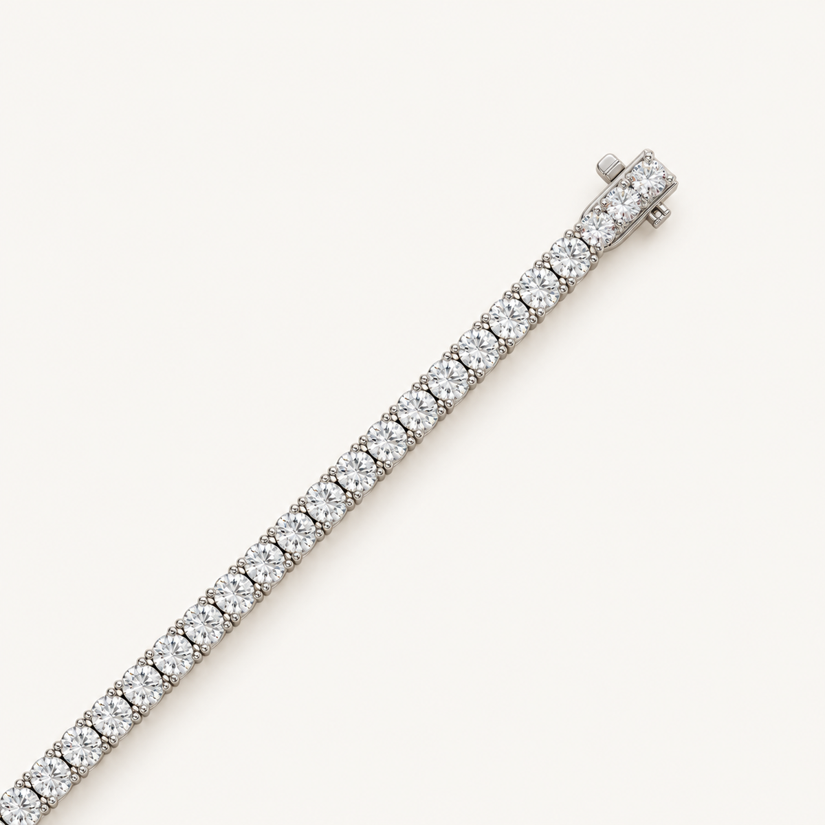 Basket 4 Prong Diamond Tennis Bracelet in 18K white gold, 3.43 ct – clasp detail