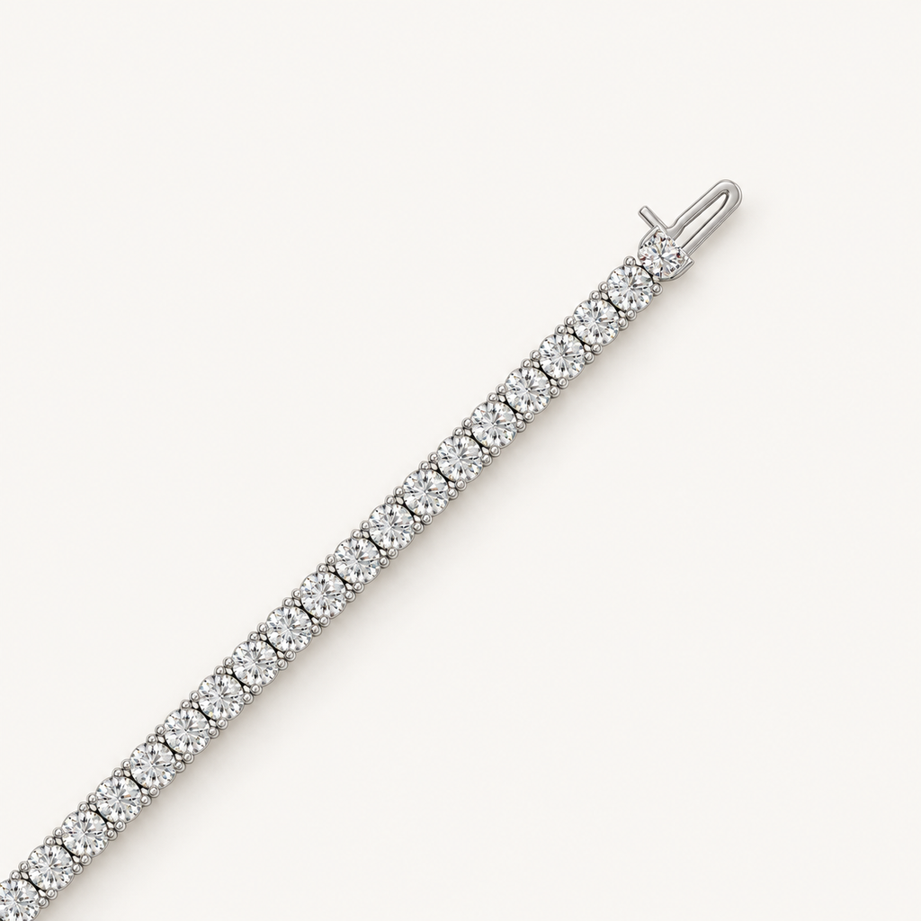 Basket 4 Prong Diamond Tennis Bracelet in 18K white gold, 3.43 ct – clasp tongue detail