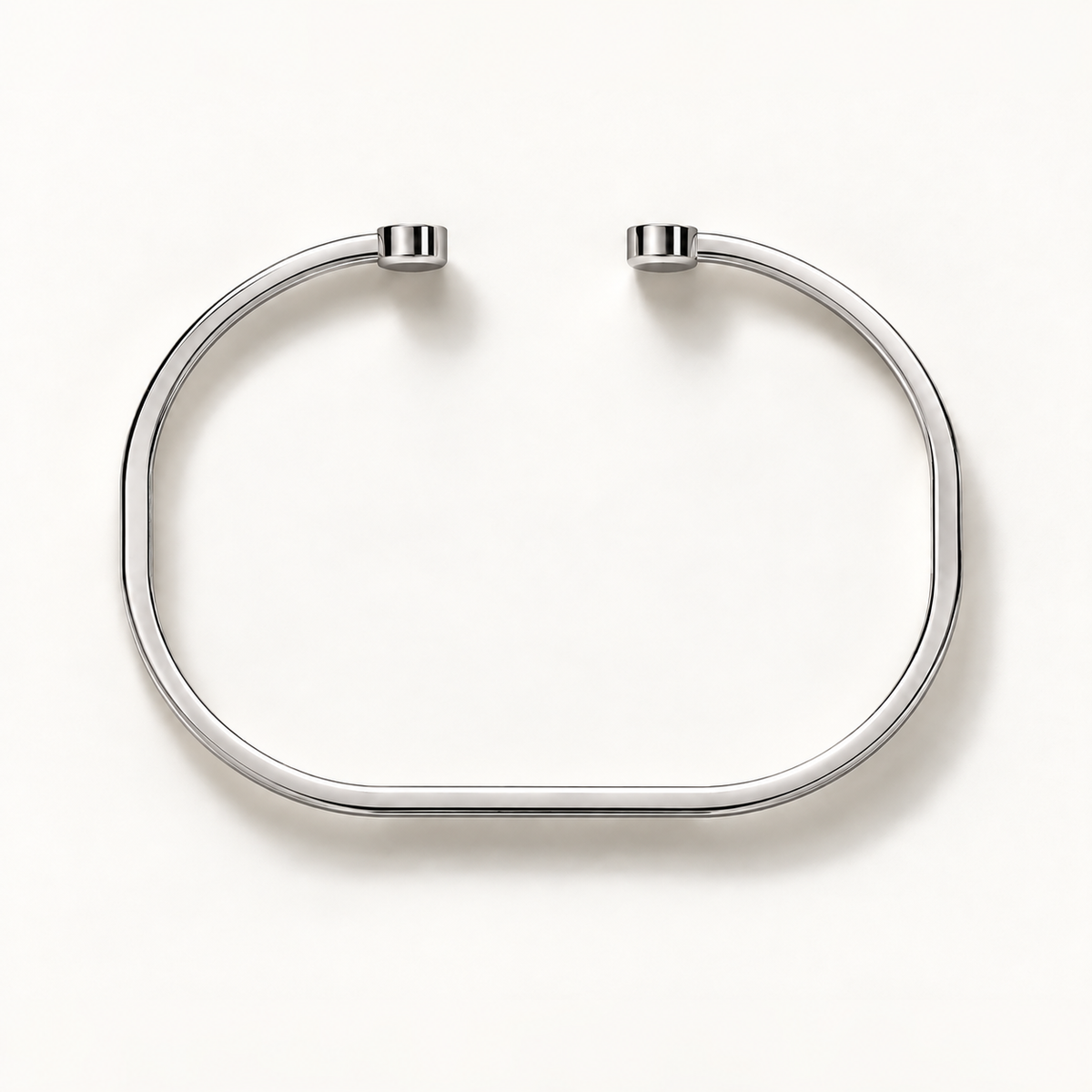 Open Monogram Frame Cuff aus poliertem 18 Karat Weißgold, Draufsicht