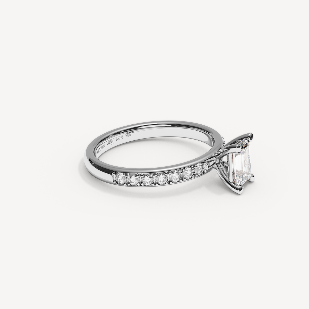 021) REFELLECANAL 92-2,5. Smaragd 0,70 + 0,02 sidstenar | White Gold | View 1