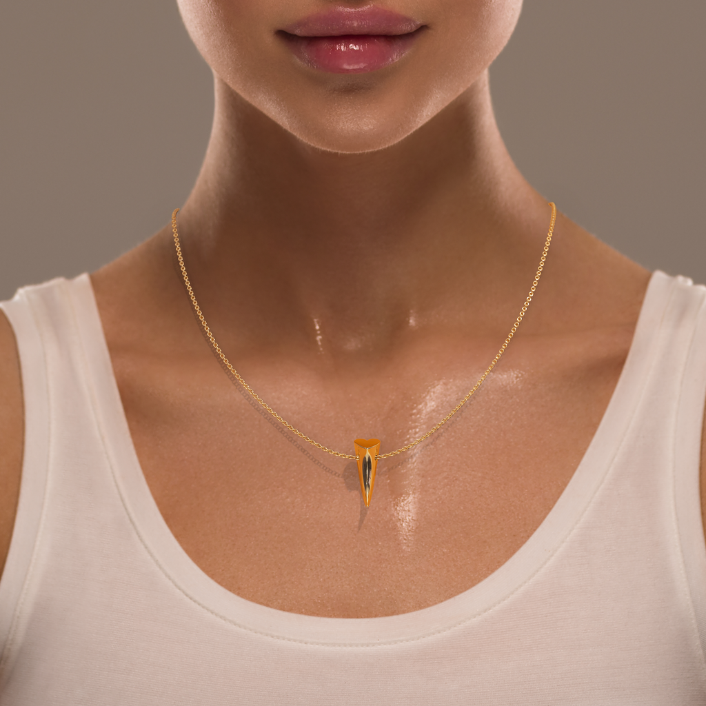 Griffe One Necklace in 18K yellow gold, worn on a model