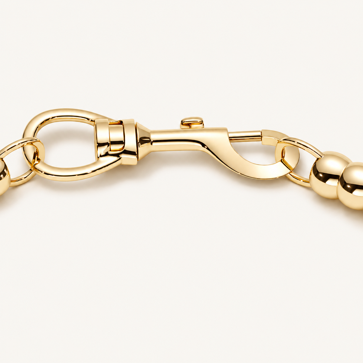 Swivel hook pearl necklace – detail view