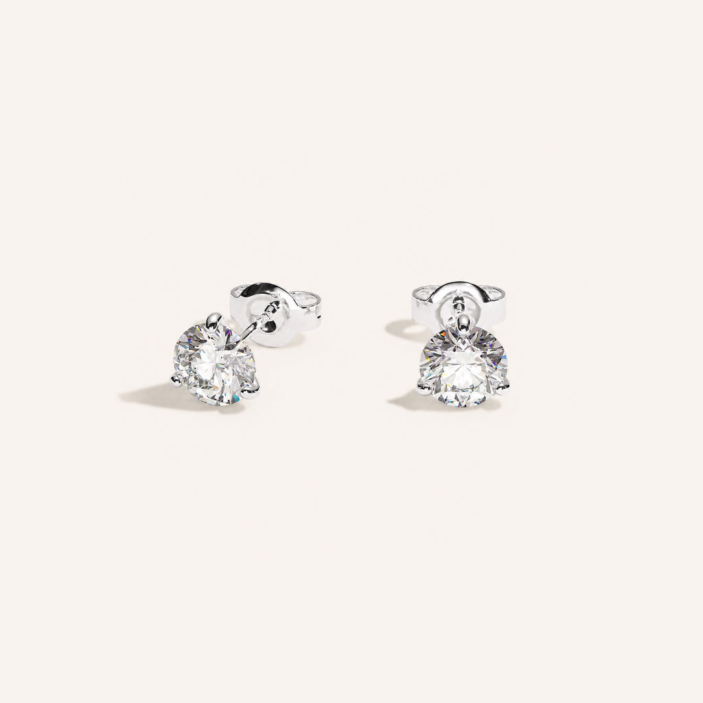 Truine diamond studs, White Gold, 0.60 ct per pair (0.30 ct per diamond), approx. 4.5 mm diameter. Proportional size illustration.
