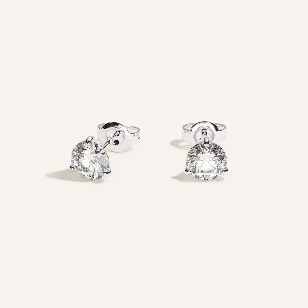 Truine diamond studs, White Gold, 0.80 ct per pair (0.40 ct per diamond), approx. 4.8 mm diameter. Proportional size illustration.