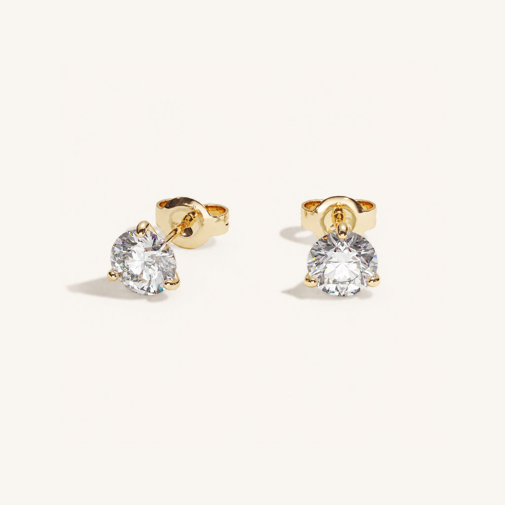 Truine diamond studs, Yellow Gold, 1.00 ct per pair (0.50 ct per diamond), approx. 5.0 mm diameter. Proportional size illustration.