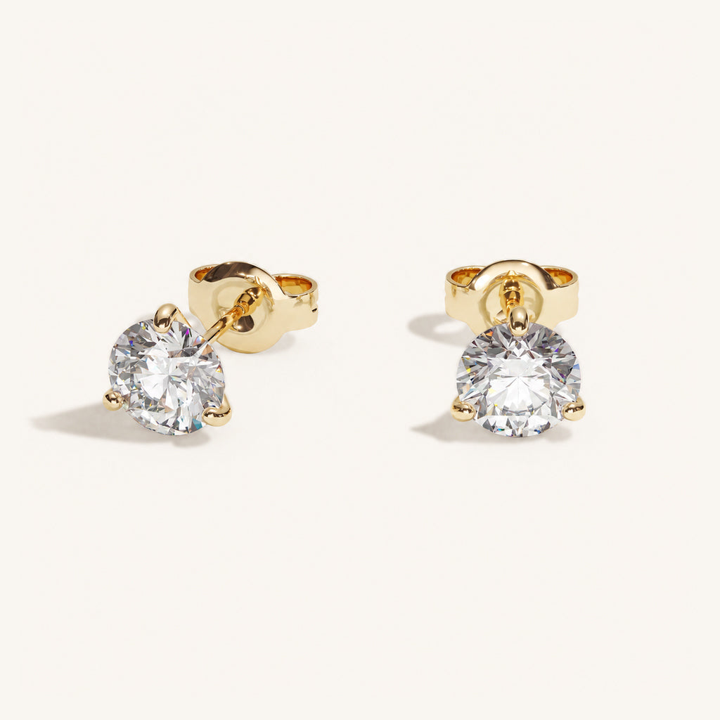 Truine diamond studs, Yellow Gold, 1.80 ct per pair (0.90 ct per diamond), approx. 6.2 mm diameter. Proportional size illustration.